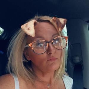 Meet your Posher, Yoli